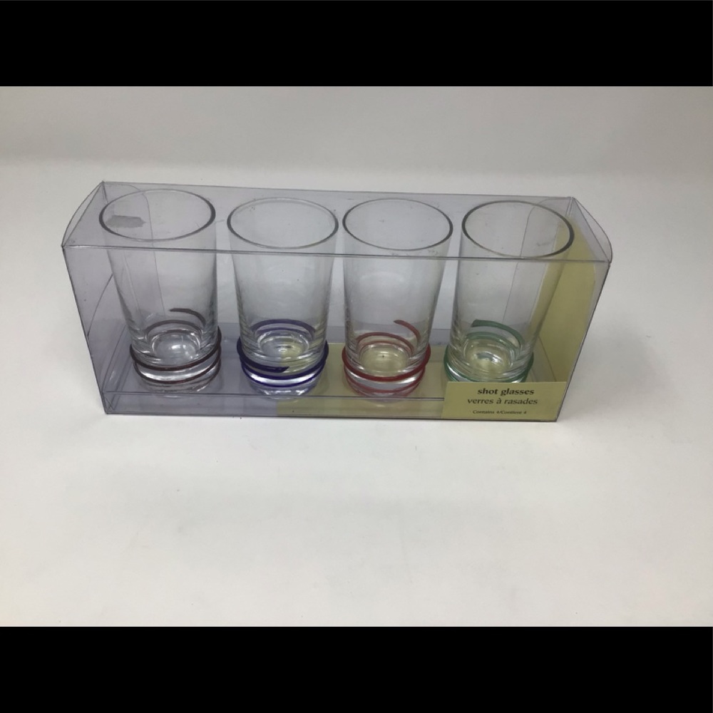 Pier 1 Imports shot glasses set of 4 Verres a Resedes.